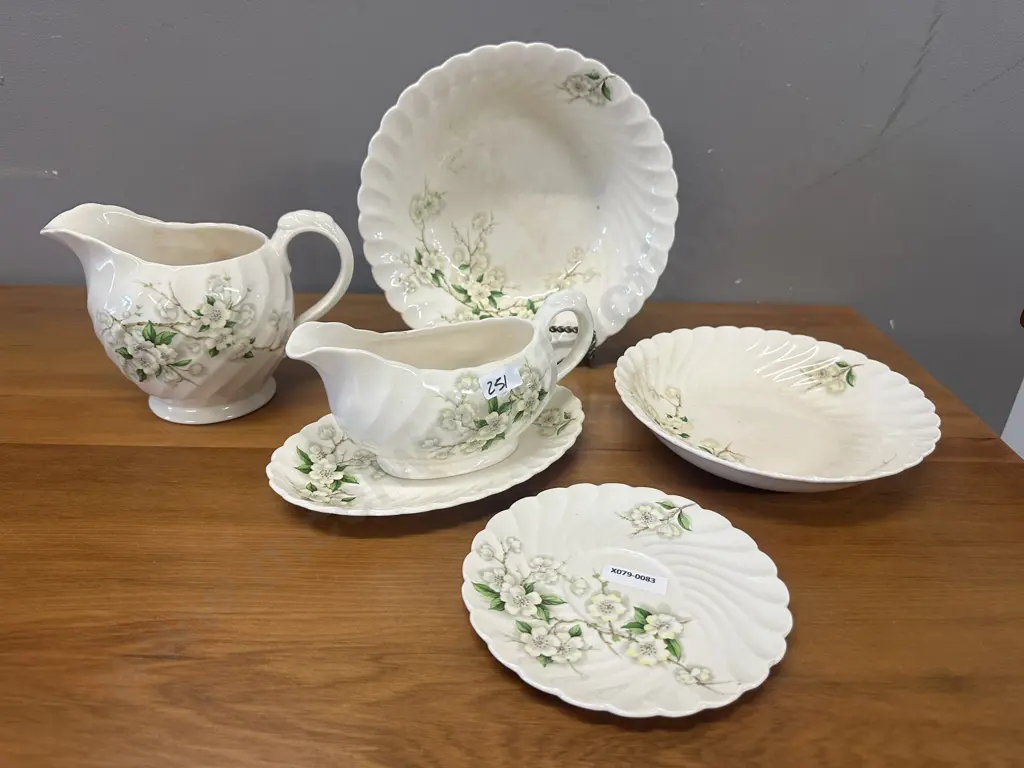 Royal Staffordshire Clarice Cliff x 6 Pieces - Apple Blossom Design 1955 - 1962 Image 1++