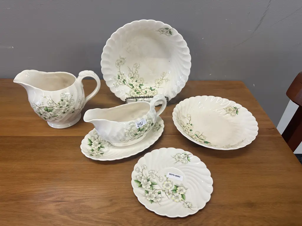 Royal Staffordshire Clarice Cliff x 6 Pieces - Apple Blossom Design 1955 - 1962 Image 1++