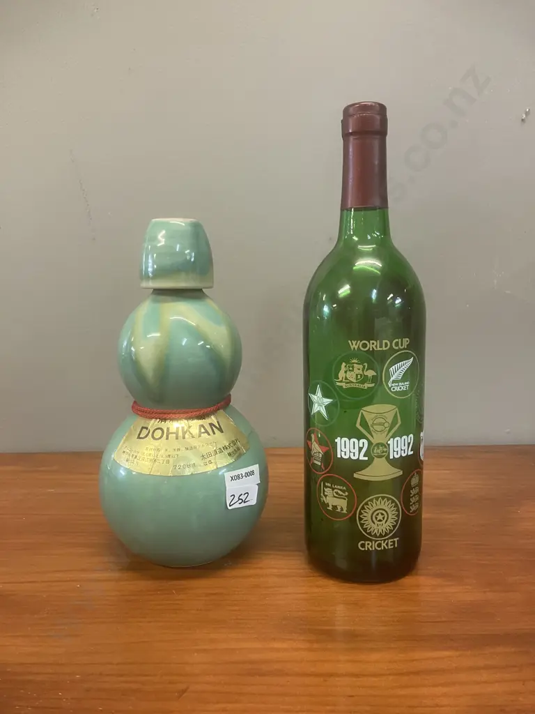 Commemorative 1992 Cricket World Cup Wine Bottle & Dohkan Decanter (Both Empty) Image 1++