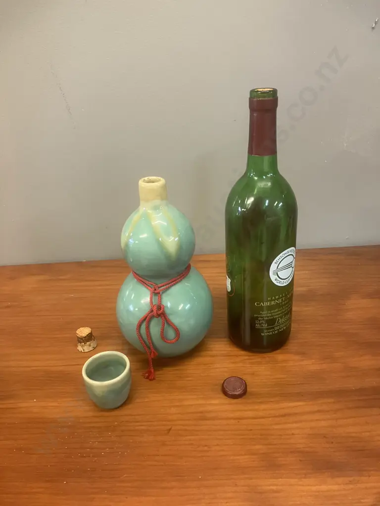 Commemorative 1992 Cricket World Cup Wine Bottle & Dohkan Decanter (Both Empty) Image 1++