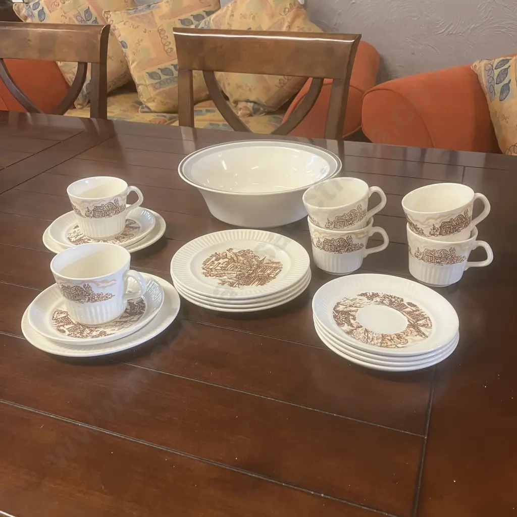 Crown Lynn Tradition Trios x 6 With a Crest D71500 Salad Bowl Image 1++