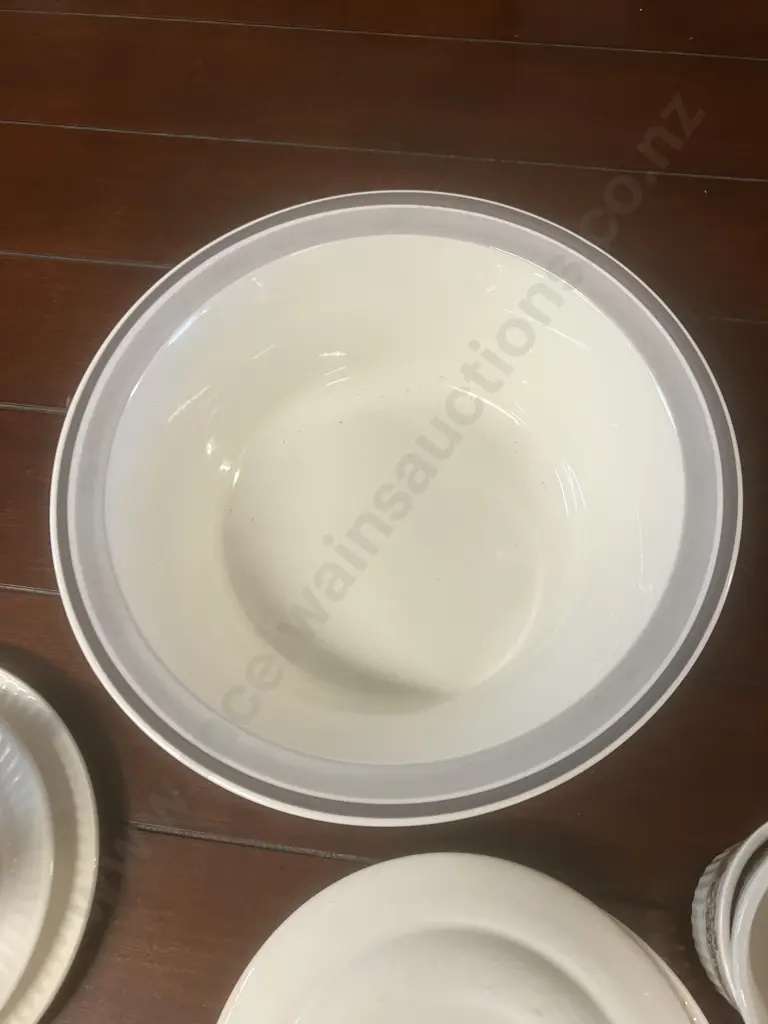 Crown Lynn Tradition Trios x 6 With a Crest D71500 Salad Bowl Image 1++