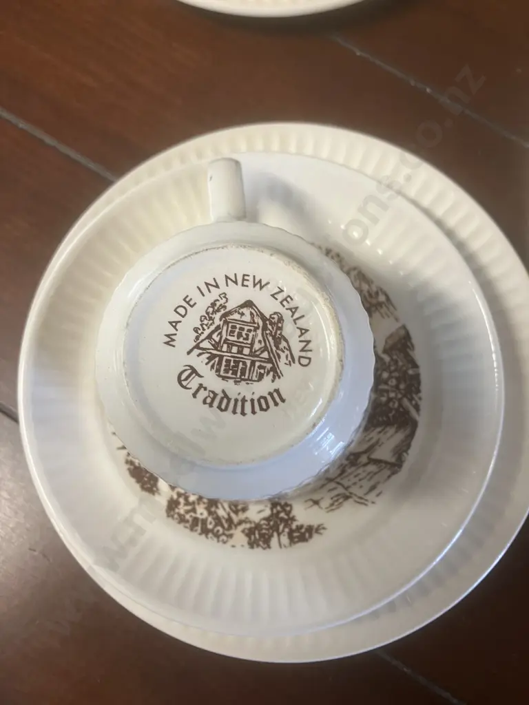 Crown Lynn Tradition Trios x 6 With a Crest D71500 Salad Bowl Image 1++