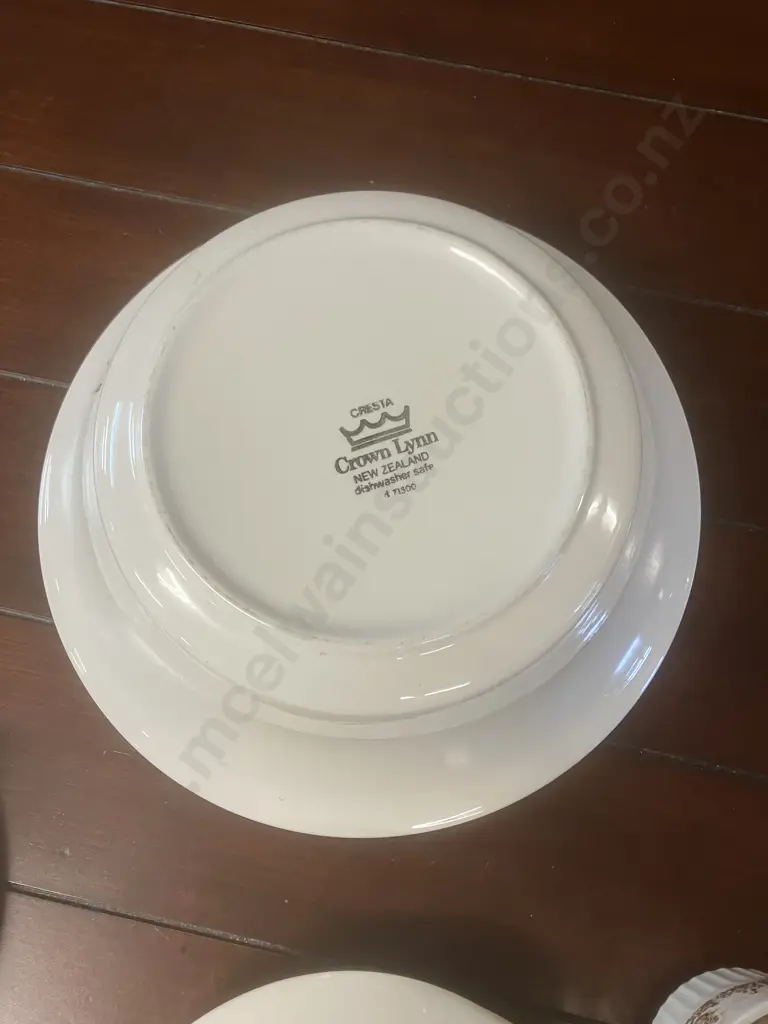 Crown Lynn Tradition Trios x 6 With a Crest D71500 Salad Bowl Image 1++