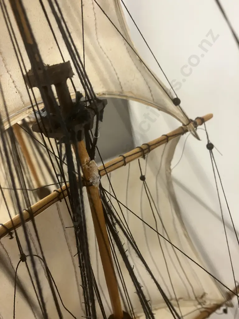 H.M.S. Resolution Wooden Model  - Captain James Cooks' Second and Third Expedition to the Pacific. L86cm Image 1++