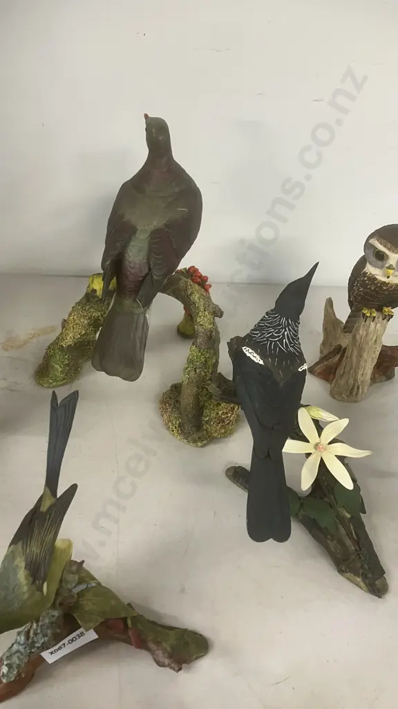 Collection of Ten New Zealand Bird Figurines With Felted Bases - Heights From 8 to 21cm Image 1++