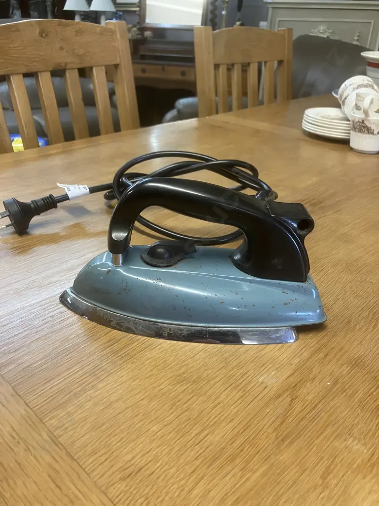 Vintage Morphy Richards Iron Model CA 75, Serial WJ281686 - Made In England Image 1++