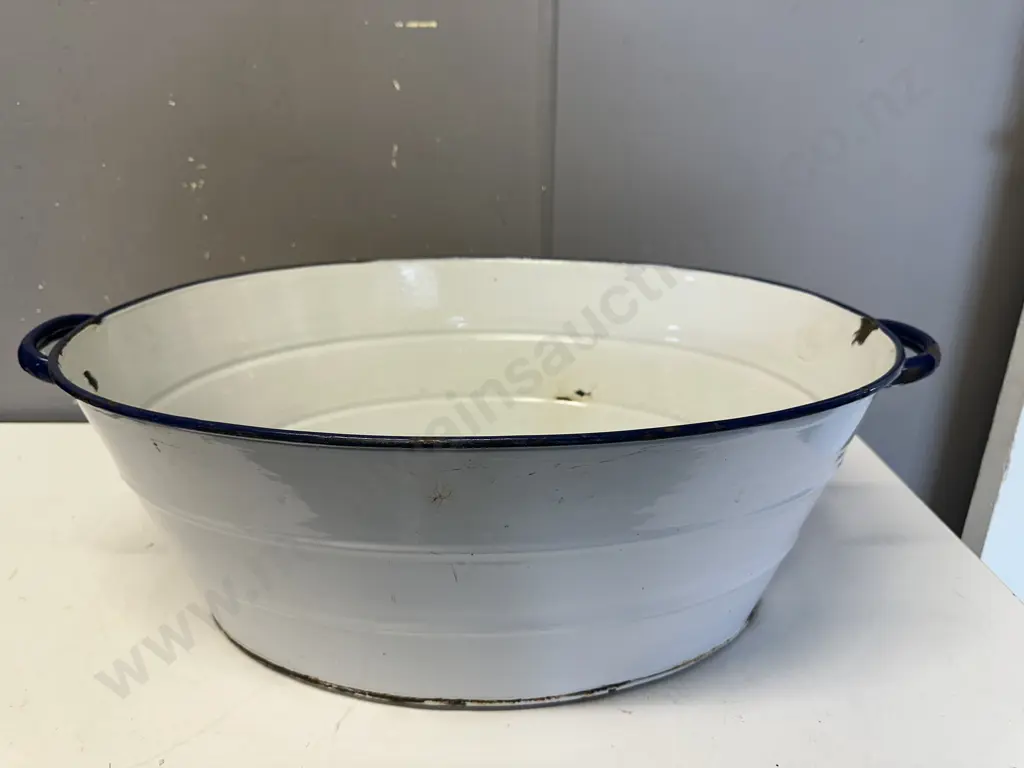Vintage Enamel Wash Tub Double Handled, Blue Rim & Handles. Image 1++