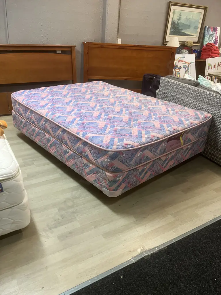 Tattersfield Backmaster Collection Spinal Paedic Queen Size Mattress & Base. 150 x 196 Image 1++