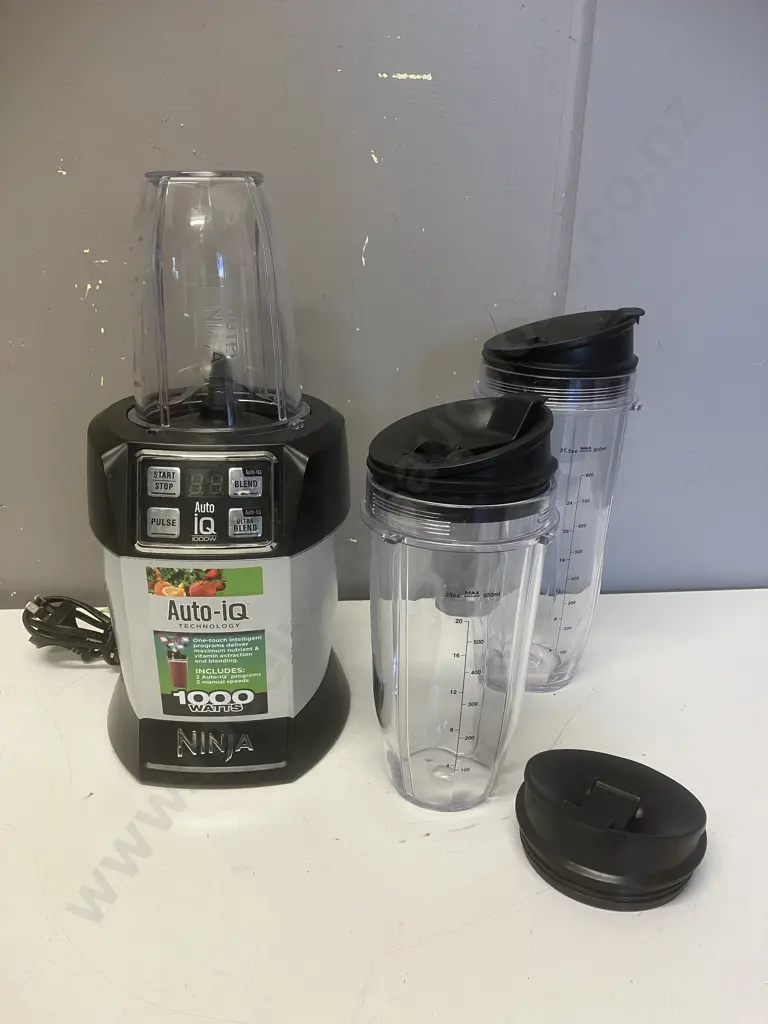 Ninja 1000 Watt Auto iQ Technology With Containers & Lids Image 1++