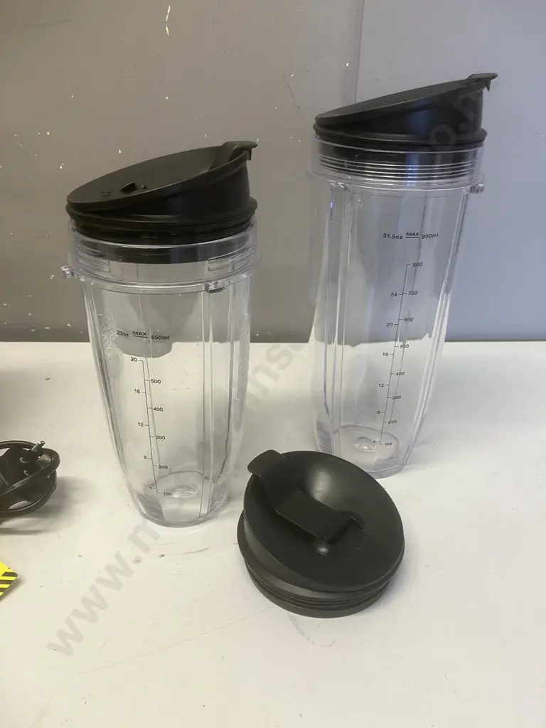 Ninja 1000 Watt Auto iQ Technology With Containers & Lids Image 1++