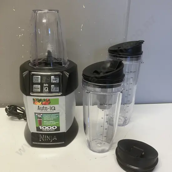 Ninja 1000 Watt Auto iQ Technology With Containers & Lids