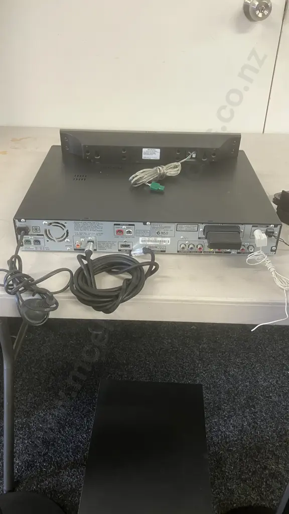 Sony DVD Home Theatre System DAV-DZ870W, Wired Speakers Centre, 2 x Front & Sub-Woofer (No Remote Control) Image 1++