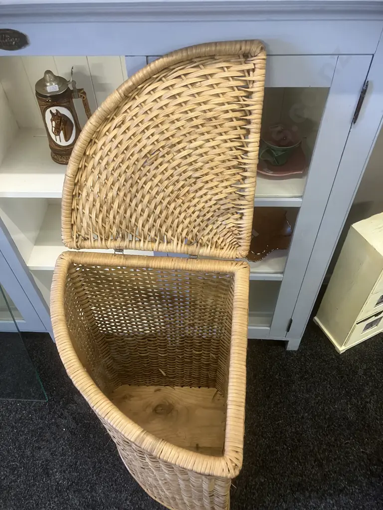 Wicker Corner Laundry Hamper With Hinged Lid. 80 x 43cm Image 1++