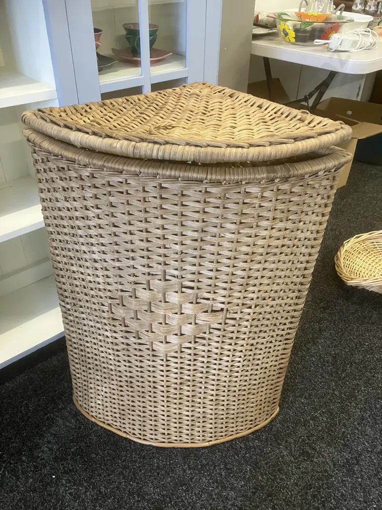 Wicker Corner Laundry Hamper With Hinged Lid. 80 x 43cm Image 1++