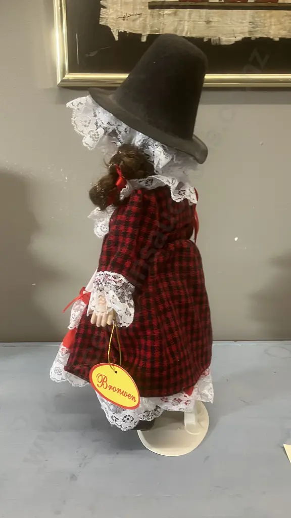 Bronwen Collectible Porcelain Doll Traditional Welsh Costume, With COA. H36cm Image 1++