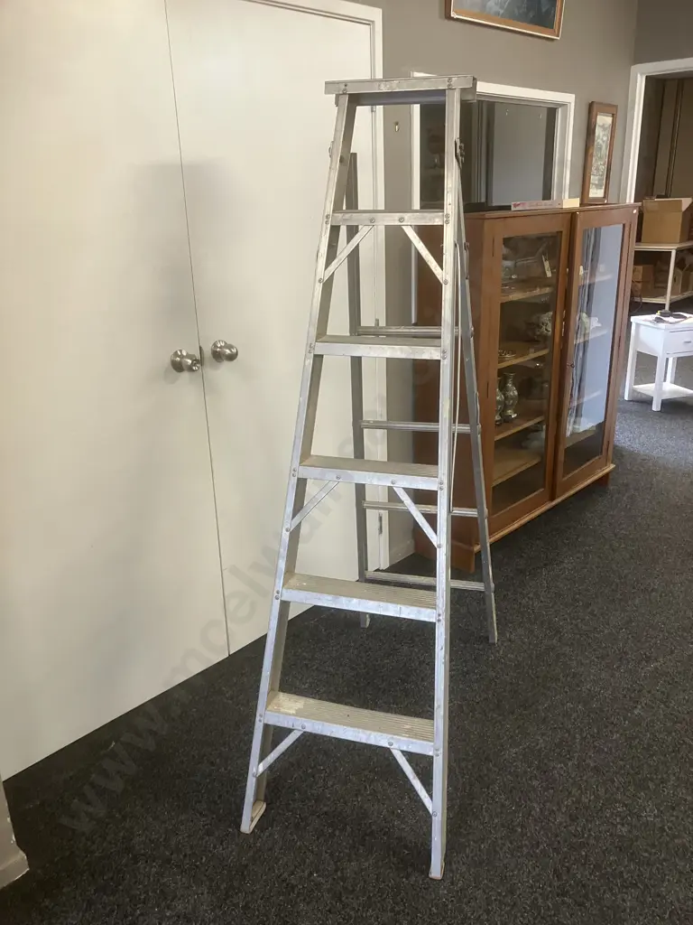 Aluminum Combination Step Extension Ladder, 5 Step, 1.84 - 3.30 Image 1++