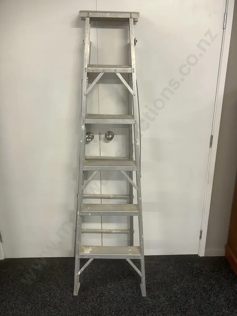 Aluminum Combination Step Extension Ladder, 5 Step, 1.84 - 3.30 Image 1++