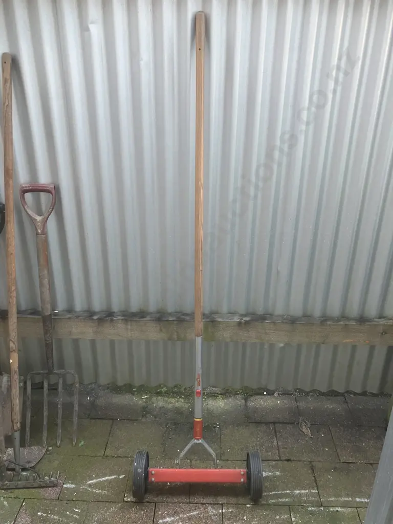 WOLF-Garten Roller Scarifying Rake UR-M3 With WOLF-Garten Wooden Multi-Star® Handle Image 1++