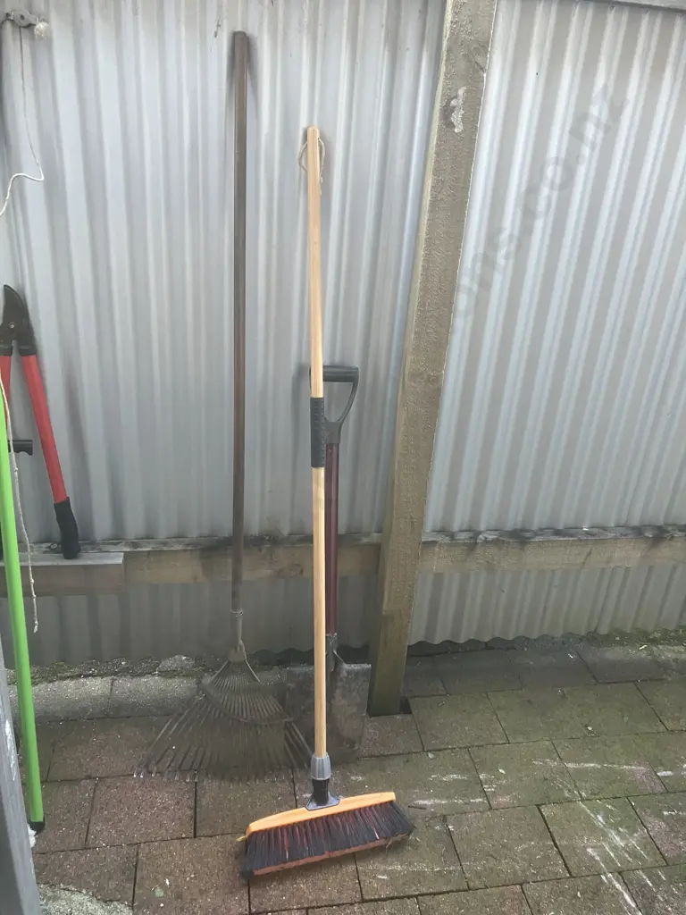 Sabco Bulldozer, Leaf Rake, Garden Spade Image 1++