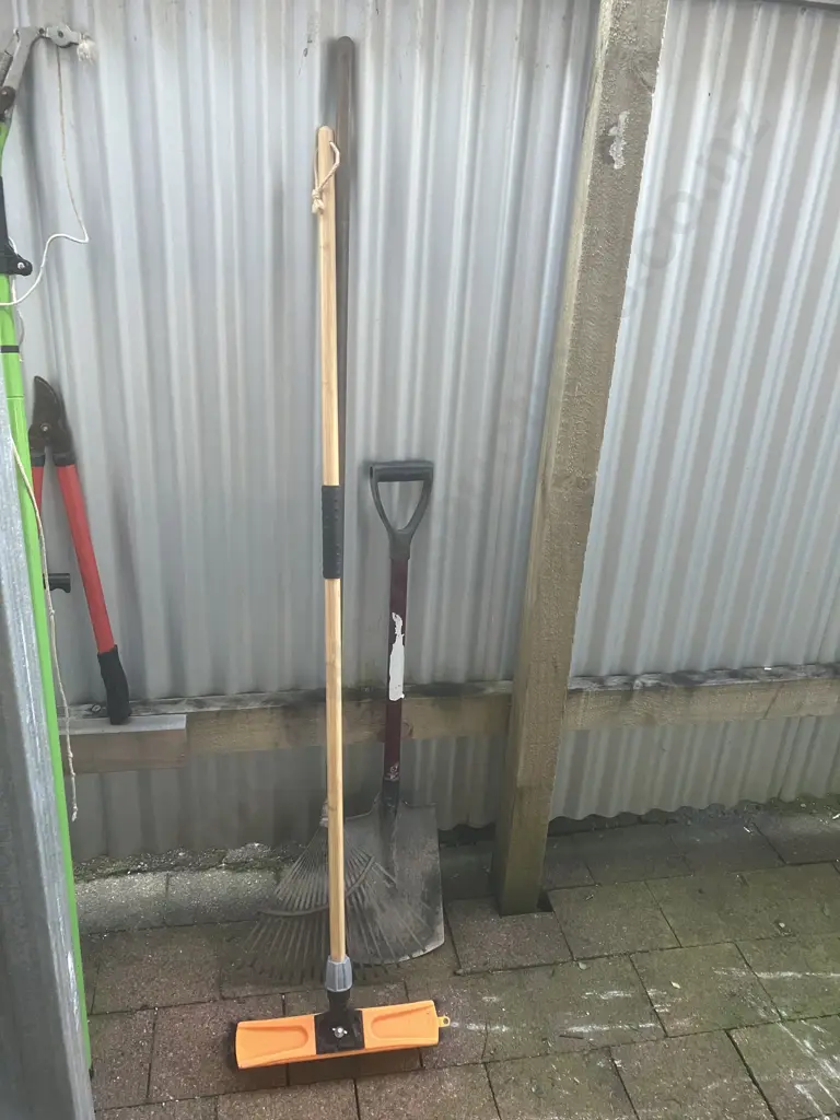 Sabco Bulldozer, Leaf Rake, Garden Spade Image 1++