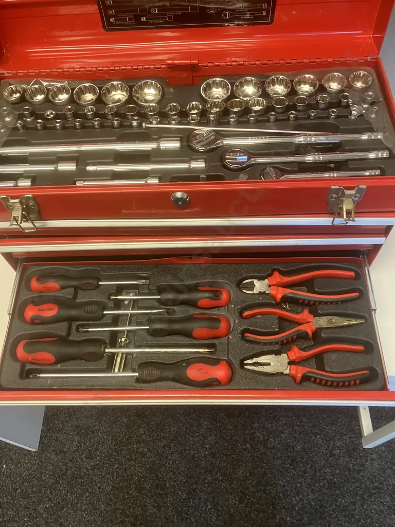 Mechpro 248 Piece Tool Kit with 3 Drawer Chest Includes 143 Piece Metric/ SAE Socket Set. With 2 Keys Image 1++