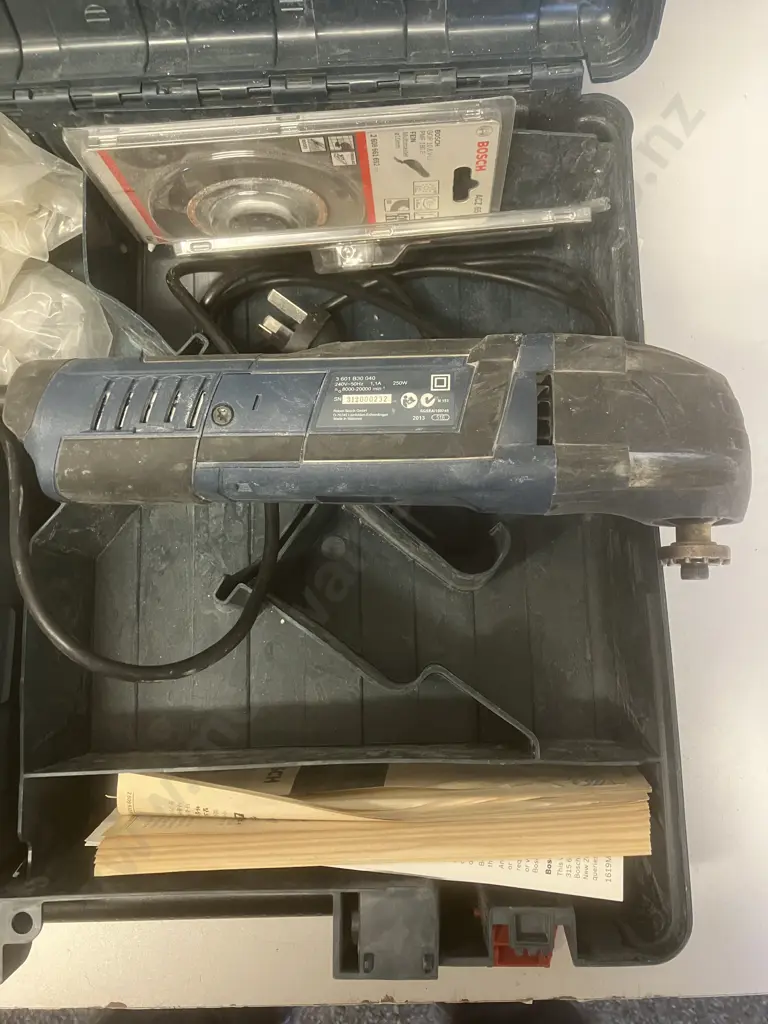 Bosch Professional Multi Tool GOP 250 CE 250 Watt With Accessories In Moulded Case Image 1++