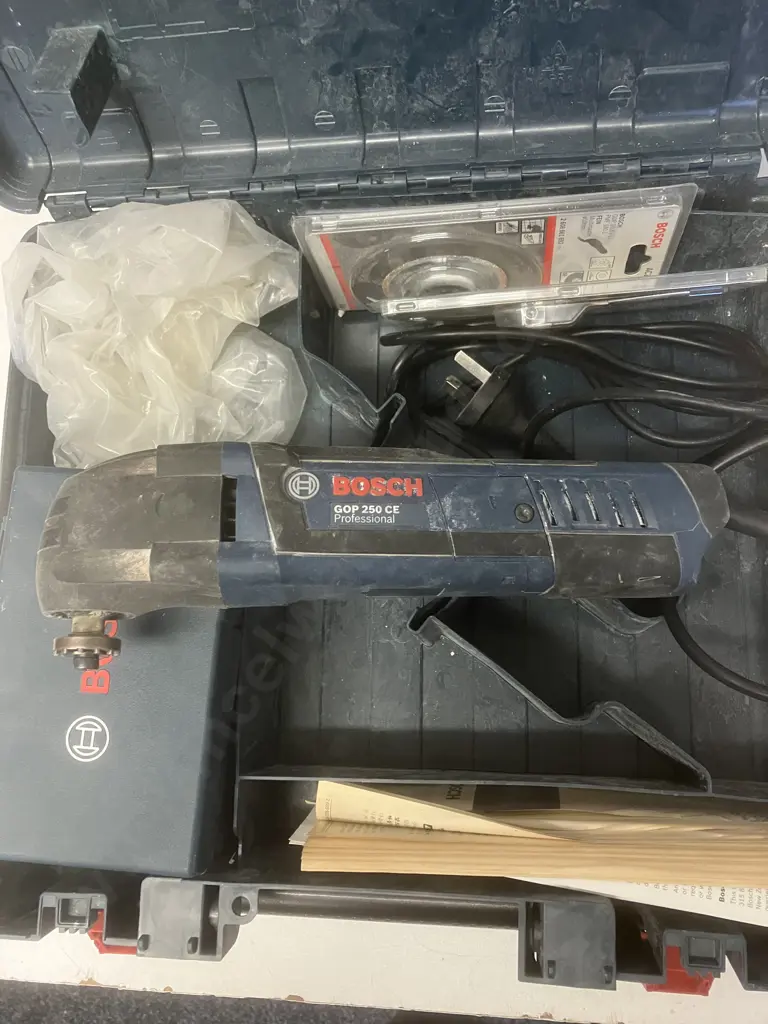 Bosch Professional Multi Tool GOP 250 CE 250 Watt With Accessories In Moulded Case Image 1++
