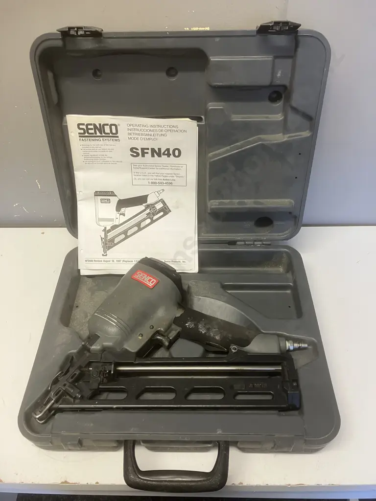 SENCO SFN40 15 Gauge Angled Finish Nailer, Air Operated In Case With Manual Image 1++