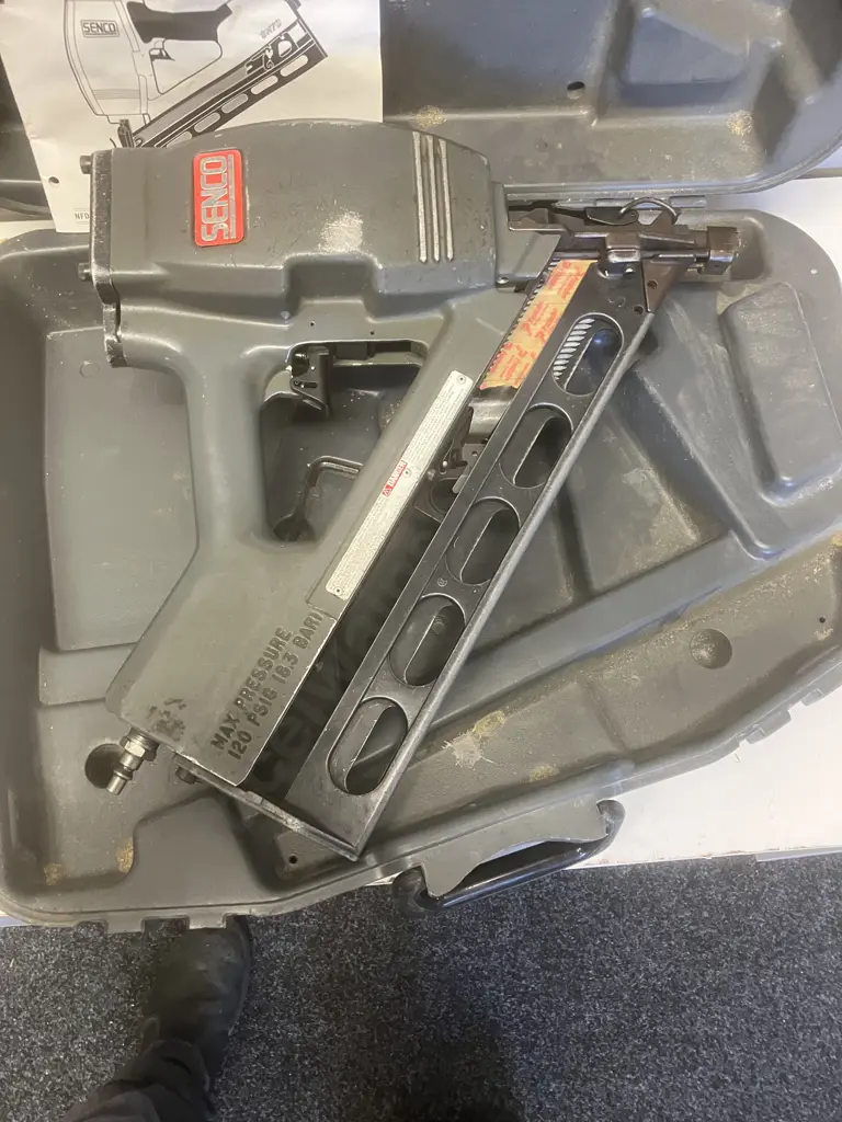 SENCO SN70 Clipped Head Framing Nailer, Air Operated In Case With Manual Image 1++