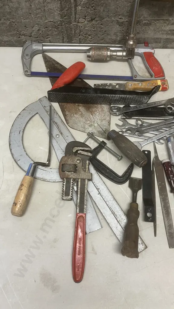 Box lot Assorted Tools Image 1++