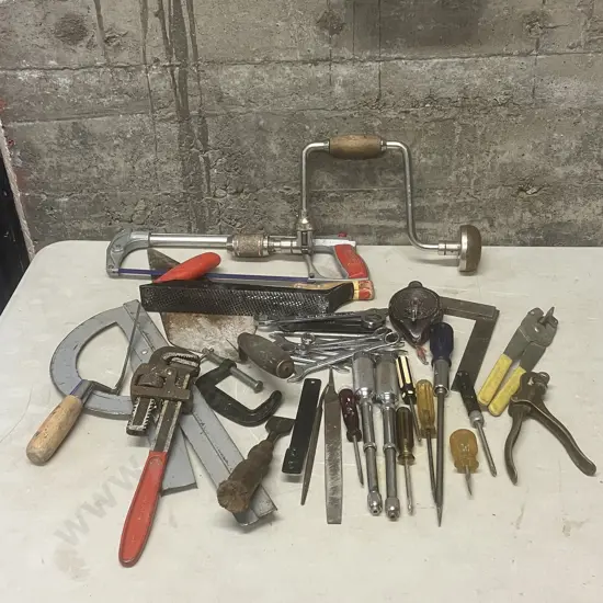 Box lot Assorted Tools