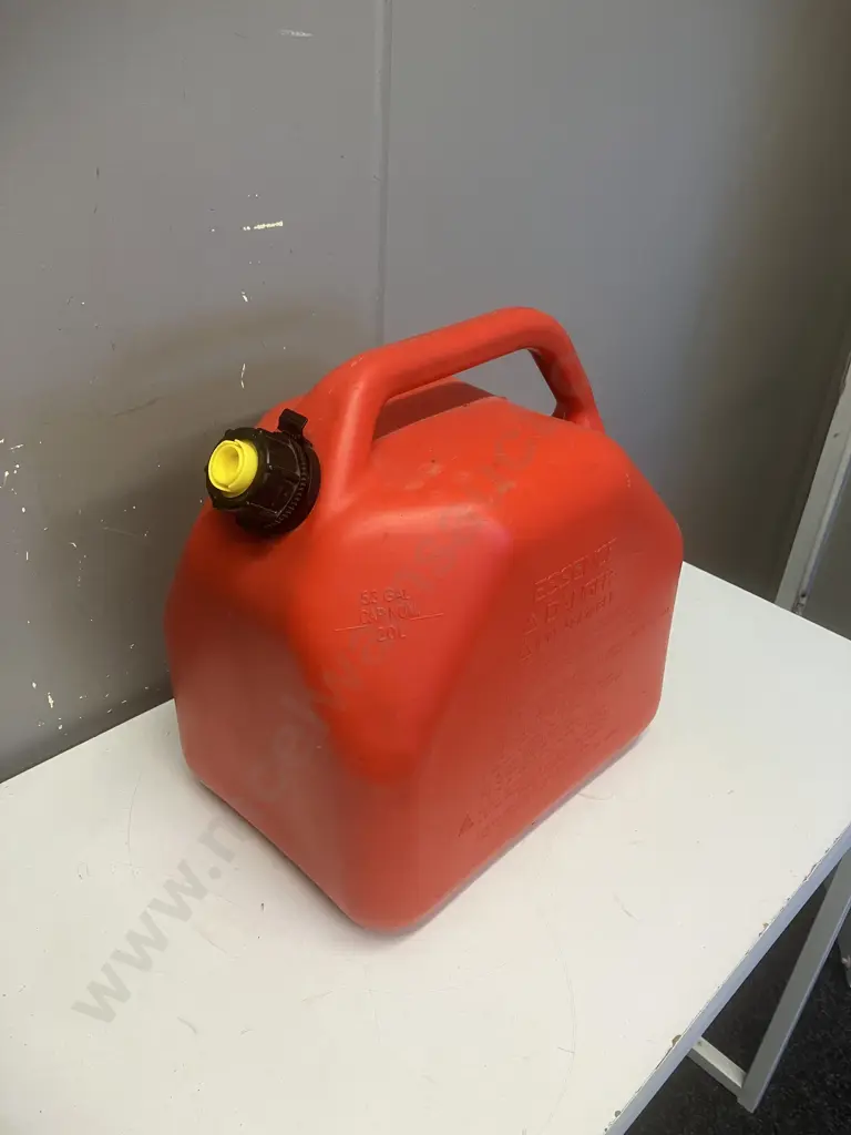 20 Litre Red Plastic Fuel Container Image 1++