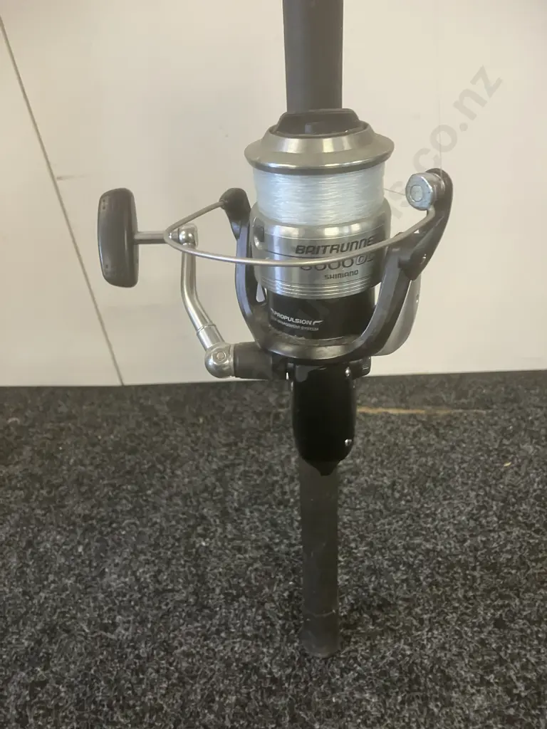 Shimano Baitrunner 8000OC Spinning Reel With Shimano Lipstix Spin 661 6-10Kg Rod Image 1++