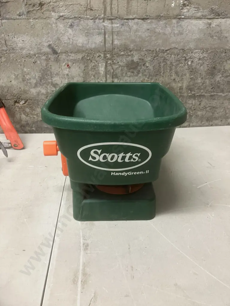 Scotts HandyGreen ll & Assorted Gardening Tools Image 1++