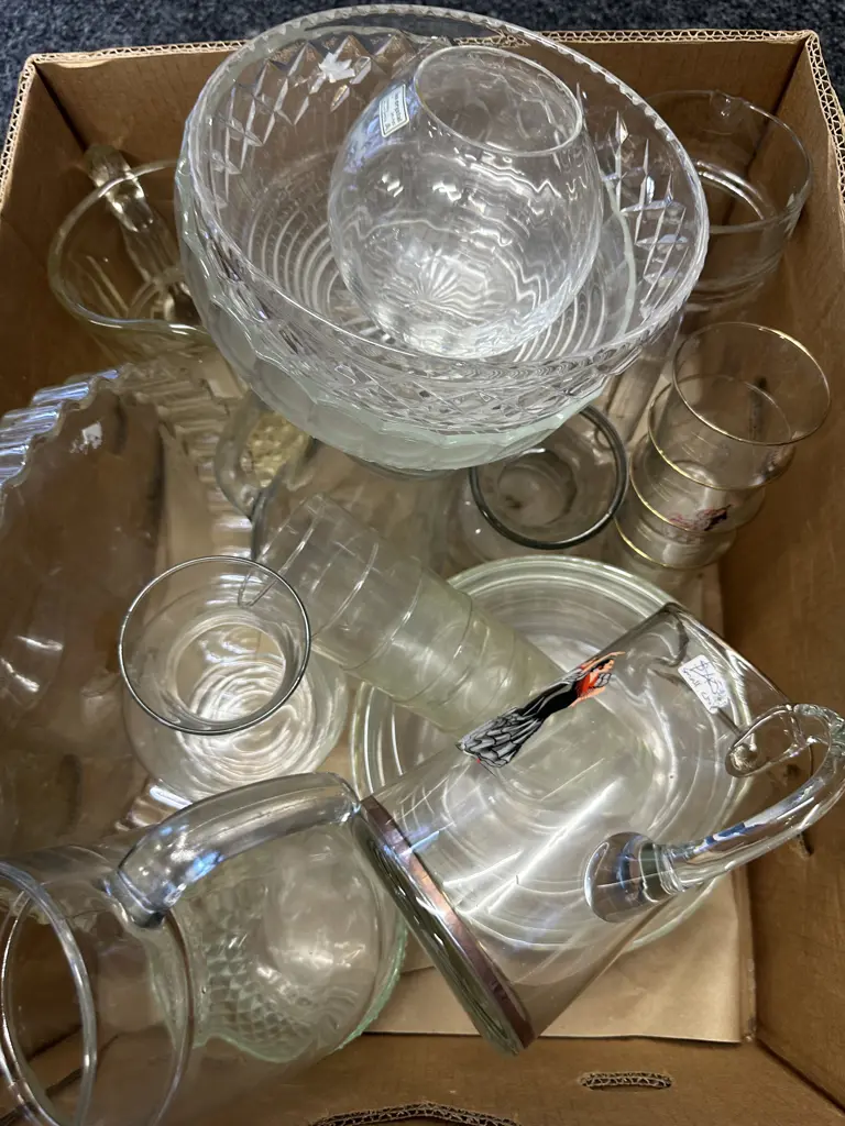 Selection Of Vintage Glassware Including Bowls, Pitchers Etc Image 1++