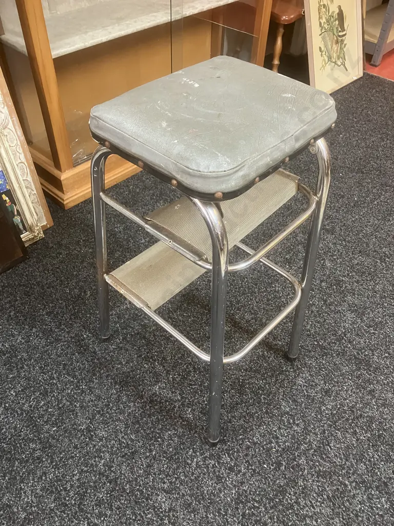 Retro Chrome Step Stool With Grey Seat Image 1++