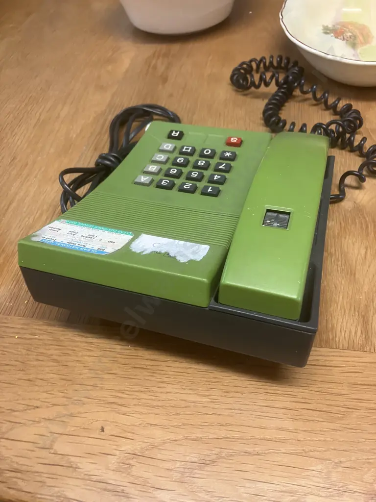 Green Standard Electric Kirk “Digitel 2000” (DK8700) Telephone Designed by Jacob Jensen for Kirk AS of Horsens, Denmark Image 1++