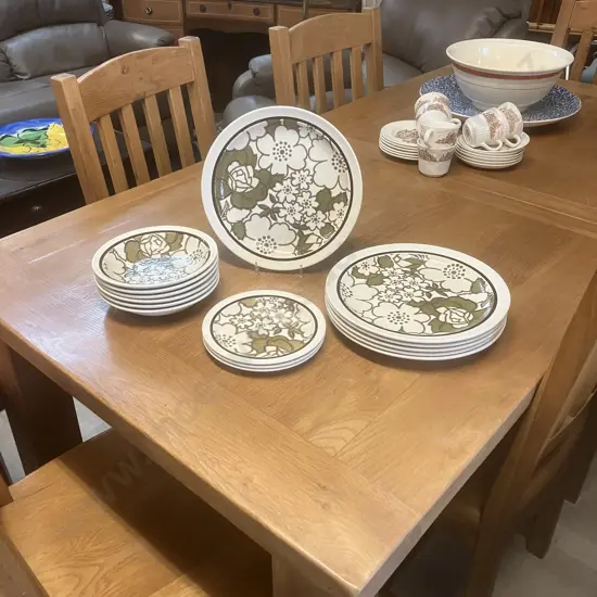 Crown Lynn Savannah D422 Retro 6 x Plates, 6 x Bowls & 3 x Saucers - Green With Brown Outline