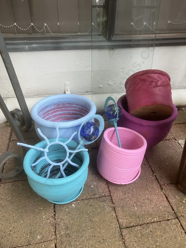 Assorted Pots & Pot Ornaments Image 1++