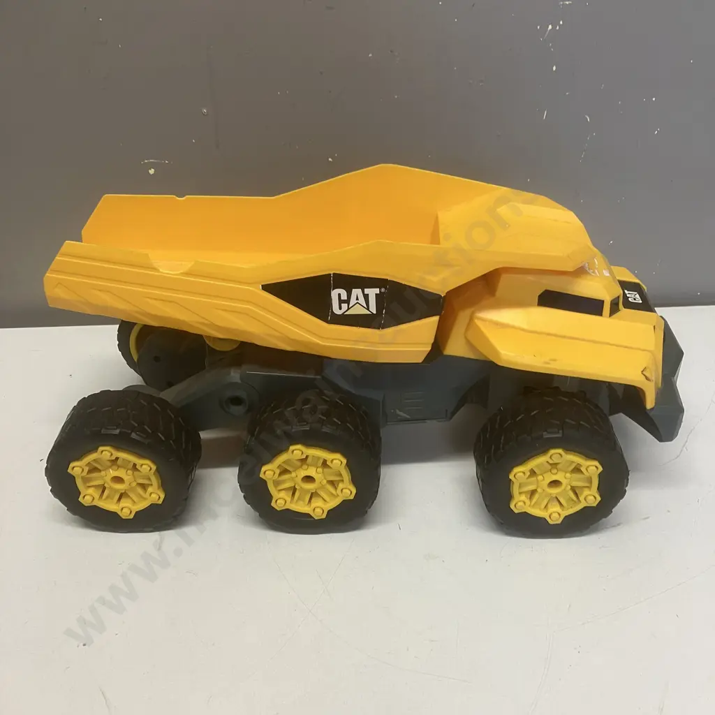 CAT Massive Mover Dump Truck (No Remote Control or Battery Pack). 19.5 x 41cm Image 1++