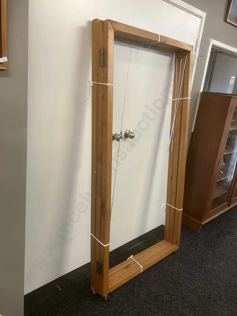 Pine 3 Panel Dividing / Privacy Screen Frame, Mobile. 176.5 x 89cm Image 1++