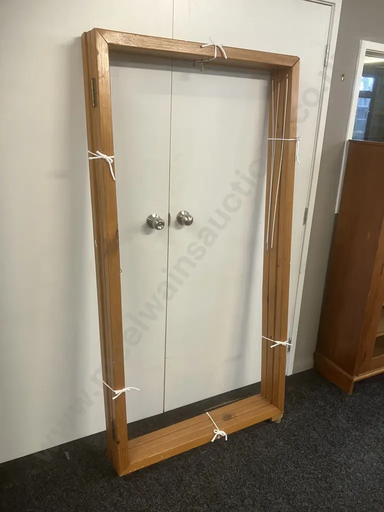 Pine 3 Panel Dividing / Privacy Screen Frame, Mobile. 176.5 x 89cm Image 1++