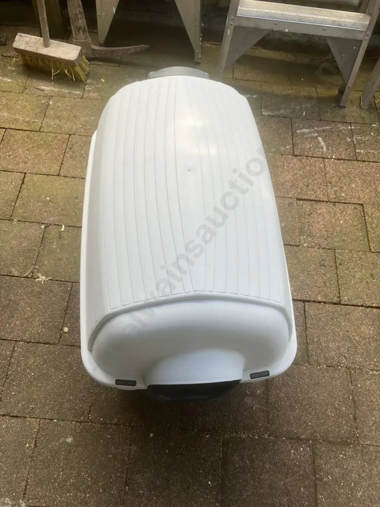 Ferplas Plastic Dog Kennel. H48 W50 D77cm Image 1++