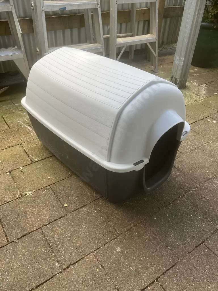Ferplas Plastic Dog Kennel. H48 W50 D77cm Image 1++