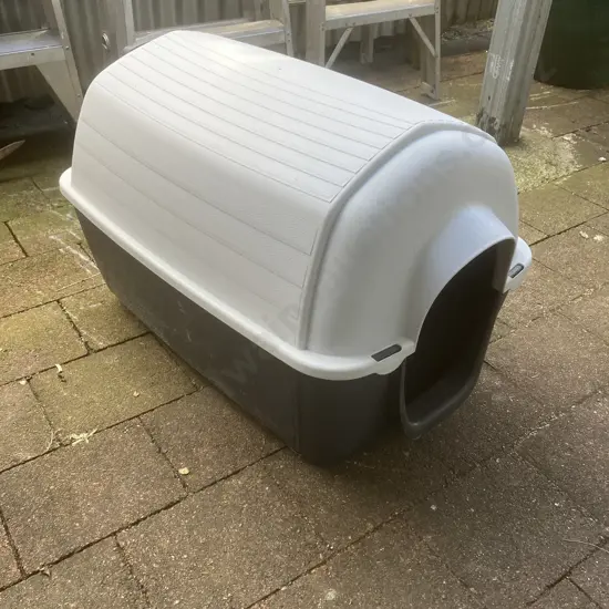 Ferplas Plastic Dog Kennel. H48 W50 D77cm