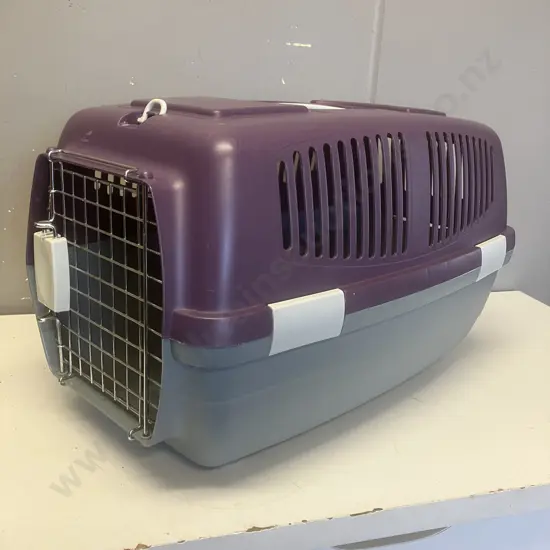 Plastic Pet Carry Cage. H33 W53 D34cm