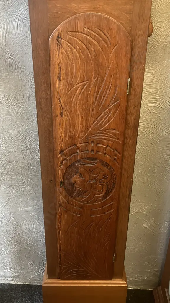 Robt Davy, Aylsham: George III Period Carved Oak Longcase Clock. Has a Carved Mouse On The Side of The Case Image 1++