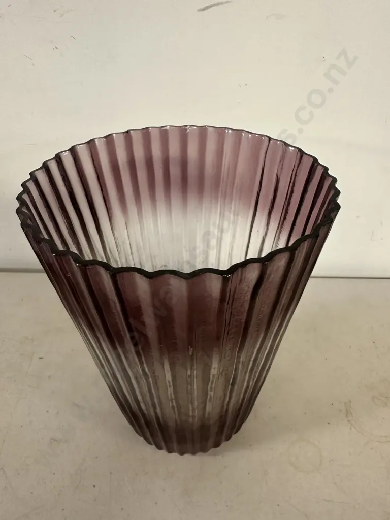 Vintage Ribbed Purple Glass Vase H20cm. Image 1++