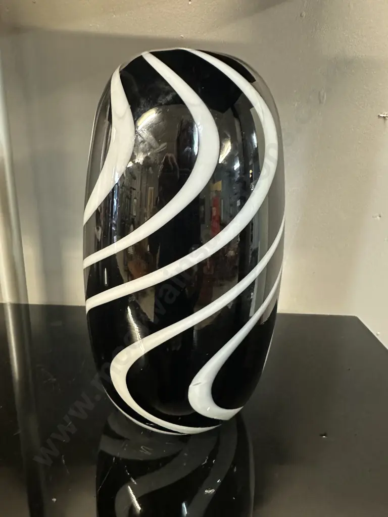 Blown Art Glass Black & Swirl H25.5 Image 1++